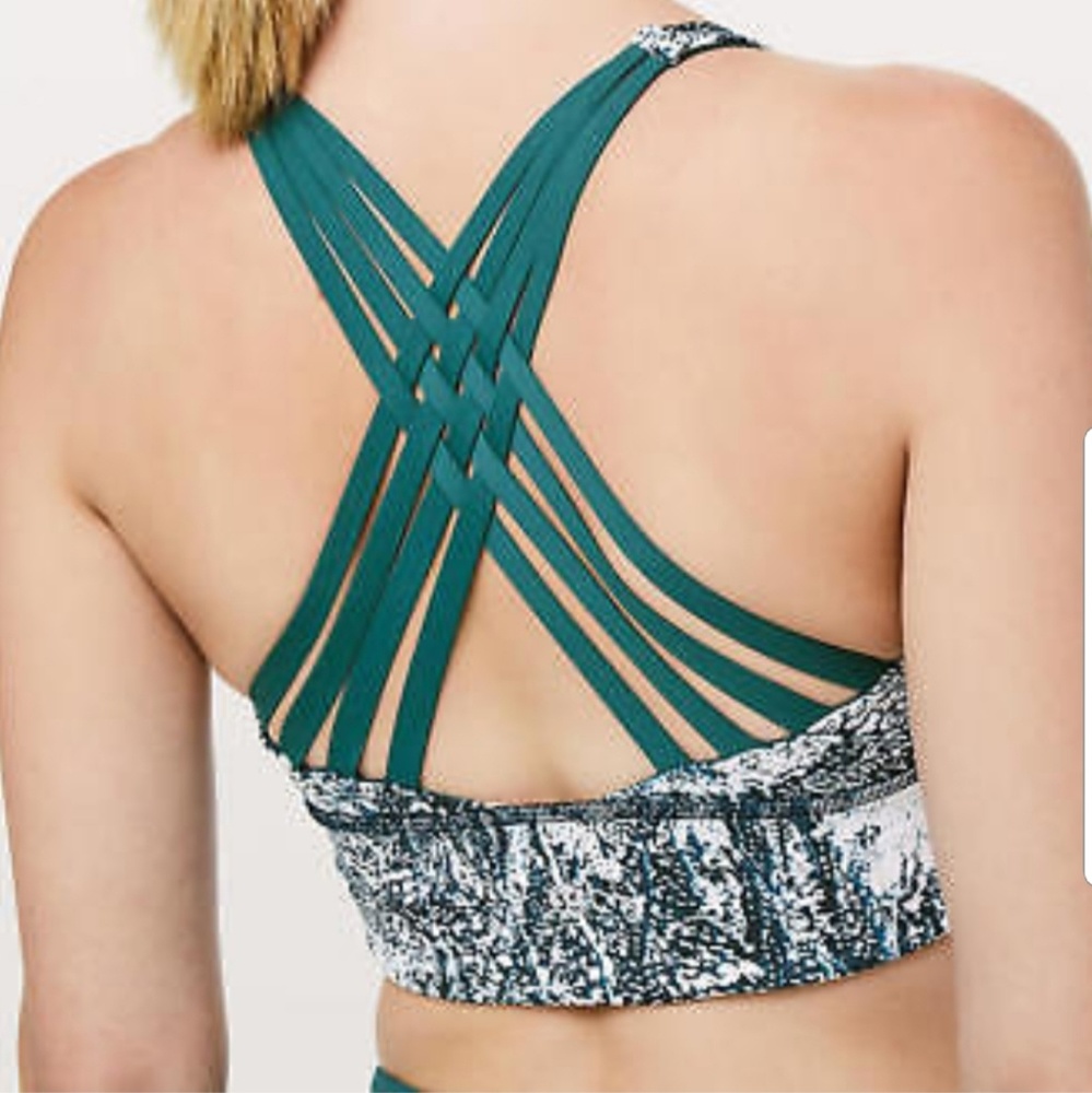 🔴SOLD🔴Lululemon Free To Be Moved Bra Size 4 - Picture 1 of 5